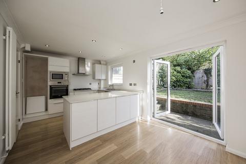 3 bedroom end of terrace house to rent, Streatfield Gardens, Streatfield Road