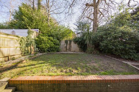3 bedroom end of terrace house to rent, Streatfield Gardens, Streatfield Road