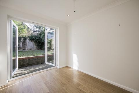 3 bedroom end of terrace house to rent, Streatfield Gardens, Streatfield Road