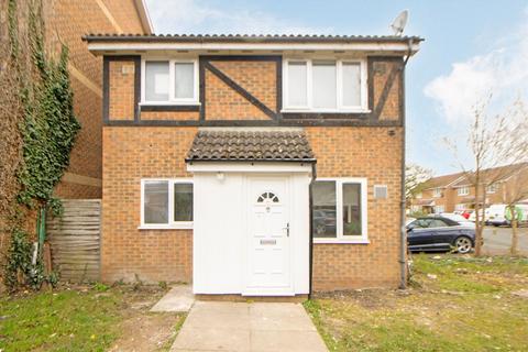 1 bedroom house to rent, Beaulieu Close, Hounslow TW4