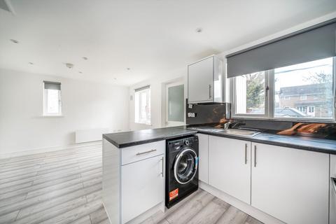 1 bedroom house to rent, Beaulieu Close, Hounslow TW4