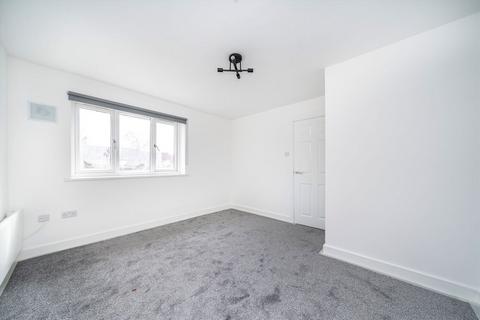 1 bedroom house to rent, Beaulieu Close, Hounslow TW4