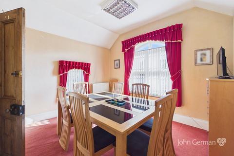 3 bedroom detached house for sale, Branston Road, Burton-on-Trent