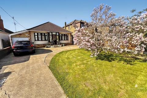 3 bedroom detached bungalow for sale - High Road, Benfleet