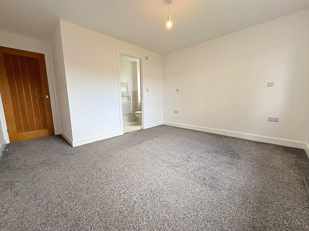 Bedroom One (Main) alt angle