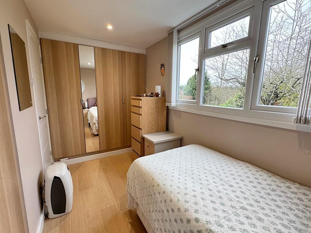 Bed 3 to wardrobes