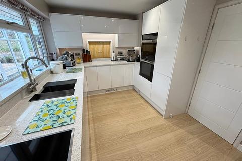undefined, Sandfields, Bromsberrow Heath