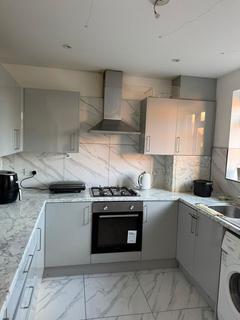 4 bedroom terraced house to rent, Salisbury Road, Reading