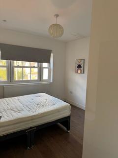 4 bedroom terraced house to rent, Salisbury Road, Reading