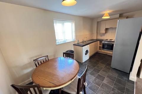 2 bedroom apartment to rent, Weavers Court, Preston New Road