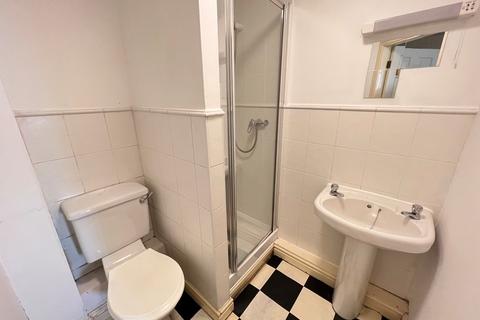 2 bedroom apartment to rent, Weavers Court, Preston New Road