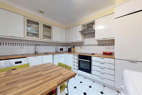 4 bedroom flat for sale, Flat 15 Grove Hall Court, Hall Road, St John's Wood, London, NW8 9NR
