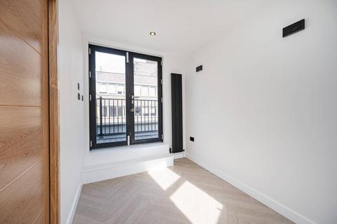 1 bedroom flat to rent, East Passage, Farringdon, London, EC1A