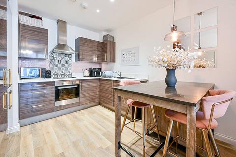 1 bedroom flat for sale, Palladian Gardens, Chiswick, London, W4
