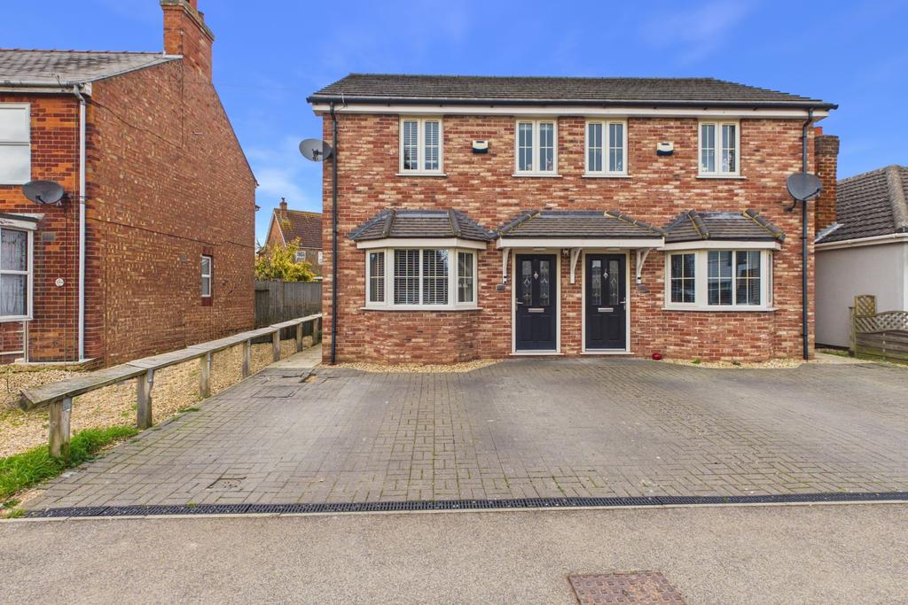 Ewe Move Spalding - Penny Gate - Front of House