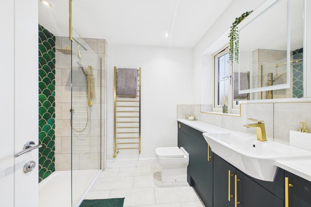 Ewe Move Spalding - Penny Gate - Family bathroom
