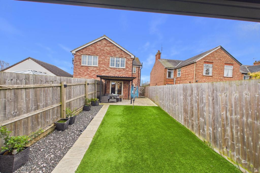 Ewe Move Spalding - Penny Gate - Garden