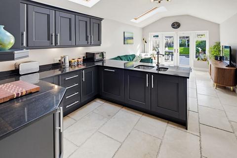 4 bedroom terraced house for sale, Highbridge Road, Sutton Coldfield B73