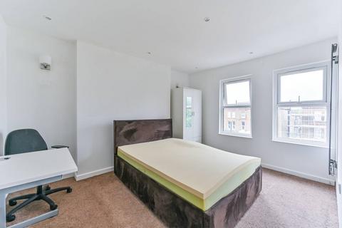 2 bedroom flat to rent, ROSENDALE ROAD, West Dulwich, London, SE21