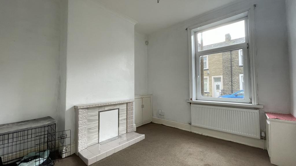 40 Ferndale Rd. Burnley BB10 3 EP Lounge01...