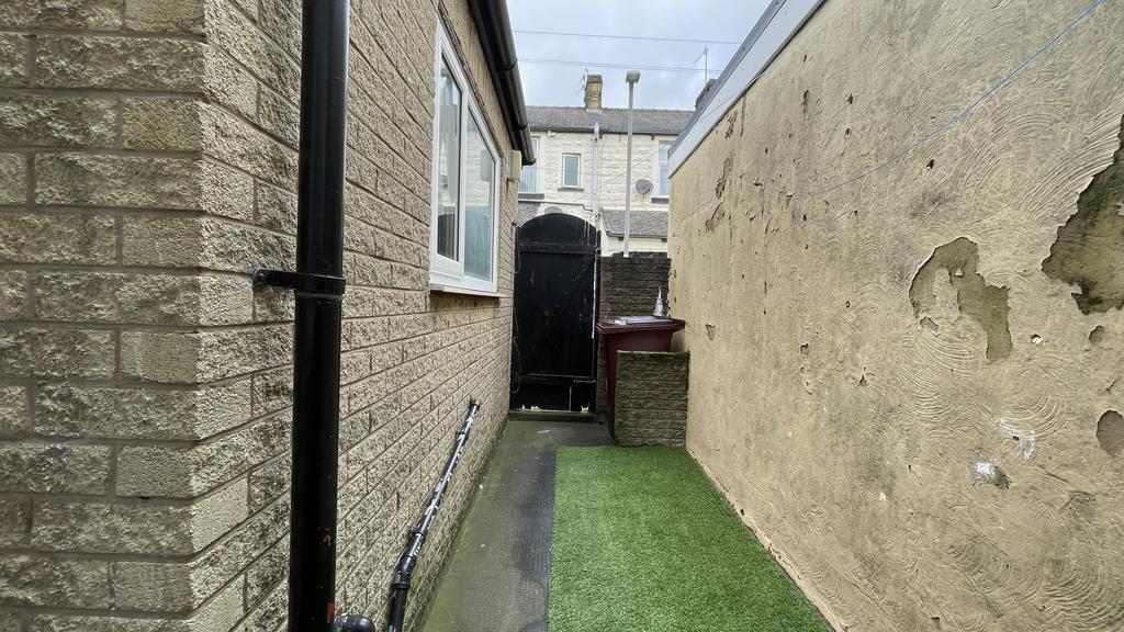 40 Ferndale Rd. Burnley BB10 3 EP Exterior Rear...