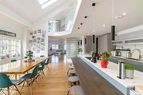 3 bedroom penthouse for sale, Thackeray Road, London, SW8