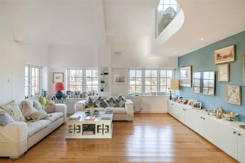 3 bedroom penthouse for sale, Thackeray Road, London, SW8