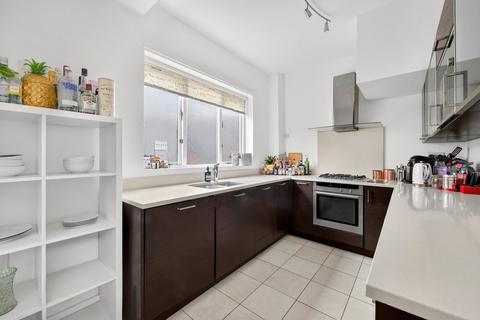 2 bedroom terraced house to rent, Werter Road, London