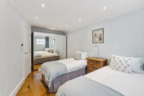 undefined, St. Petersburgh Mews, London