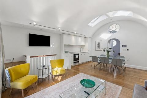 undefined, St. Petersburgh Mews, London