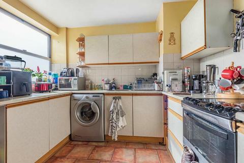 2 bedroom flat for sale, Sunbury-on-Thames TW16