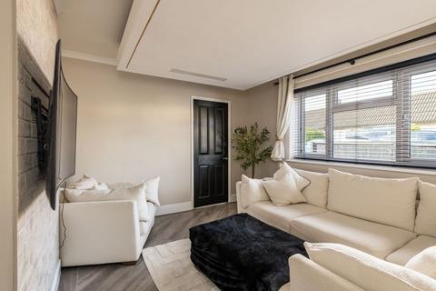 undefined, Bradfields Avenue, Chatham