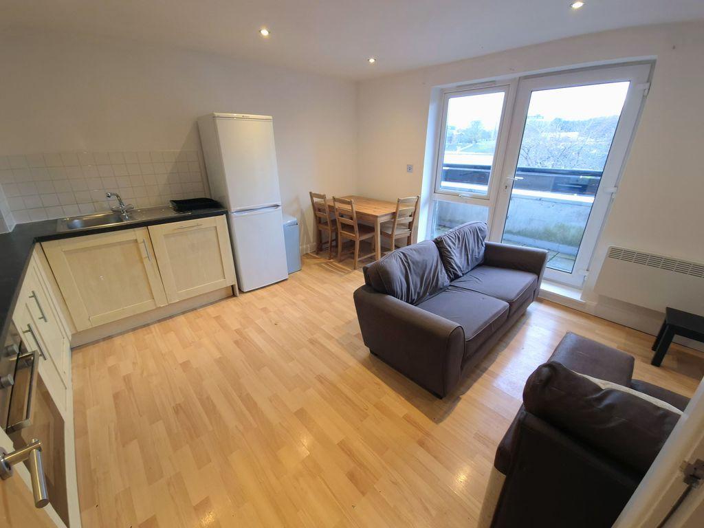 Apartment in Leeds, Hyde Park, West Yorkshire - View 2