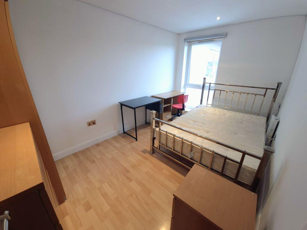 Apartment in Leeds, Hyde Park, West Yorkshire - View 5