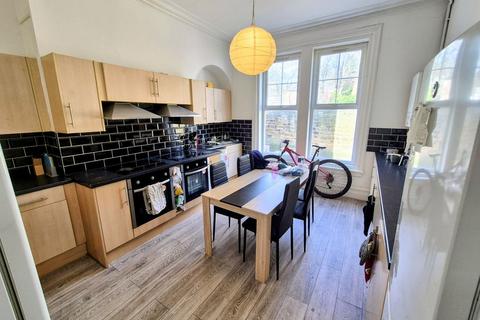 6 bedroom end of terrace house for sale, Regent Park Terrace, Leeds