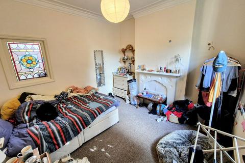 4 bedroom terraced house for sale, Cliff Lane, Leeds