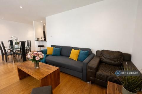 2 bedroom flat to rent, Bondway, London, SW8