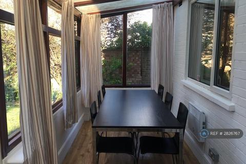 undefined, East Ferry Road, London, E14