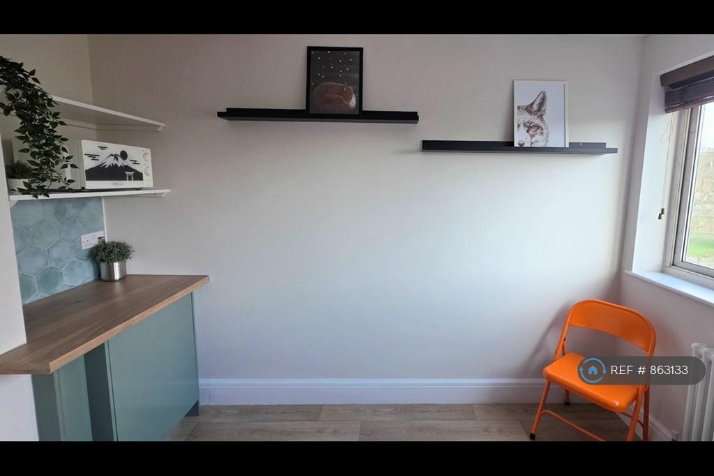 Room 3(Top Floor) £760/Pcm