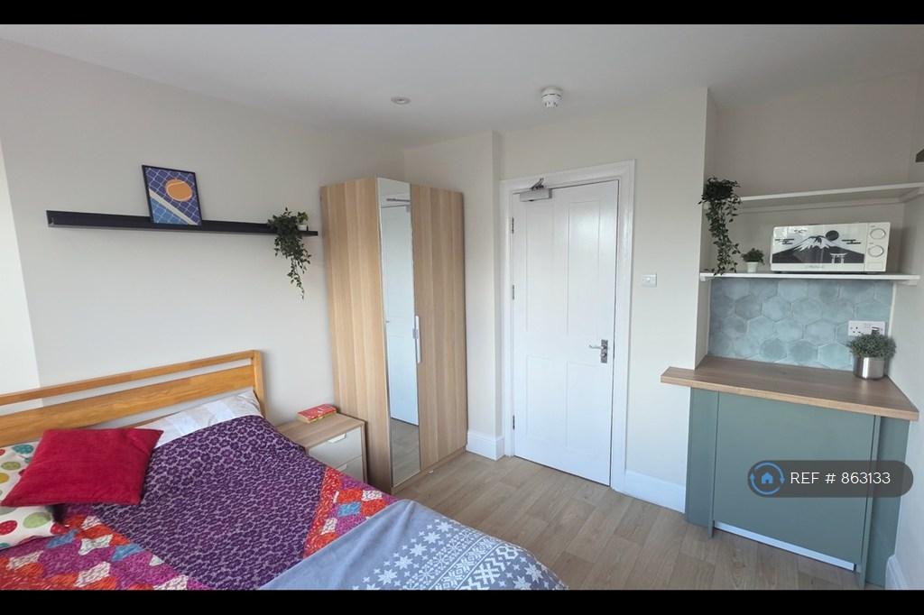Room 3(Top Floor) £760/Pcm