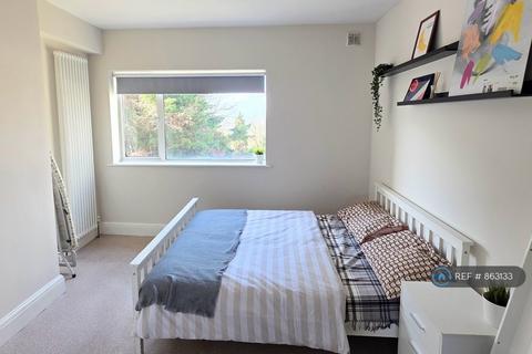 1 bedroom in a house share to rent, South Norwood Hill, London, SE25