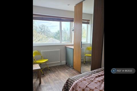 1 bedroom in a house share to rent, South Norwood Hill, London, SE25