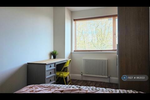 1 bedroom in a house share to rent, South Norwood Hill, London, SE25