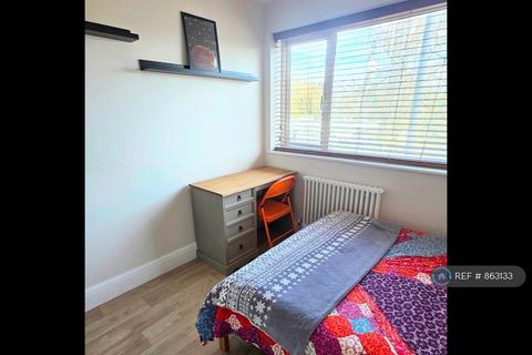 1 bedroom in a house share to rent, South Norwood Hill, London, SE25