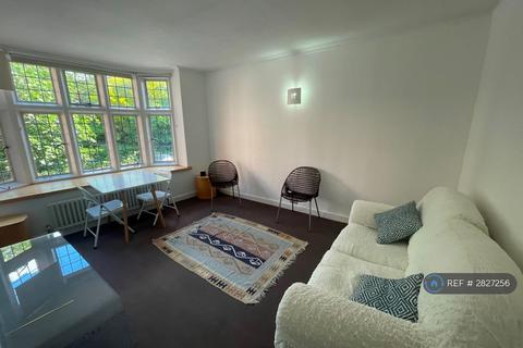 1 bedroom flat to rent, Queen Court, London, WC1N