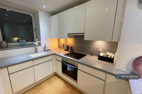1 bedroom flat to rent, Queen Court, London, WC1N