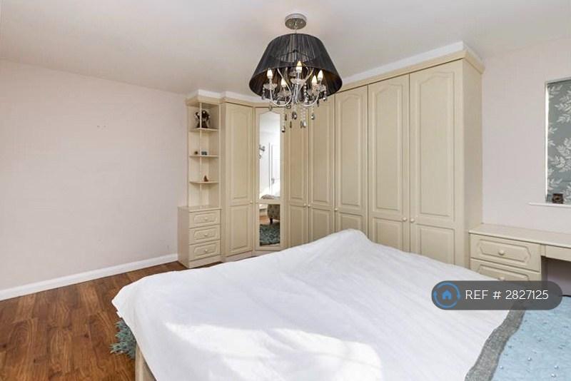 Bedroom 2 -Master