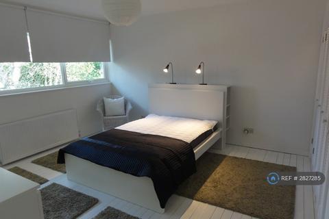 3 bedroom semi-detached house to rent, Burntwood Grange Road, London, SW18