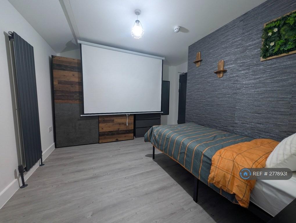 Pull Down Projector Screen