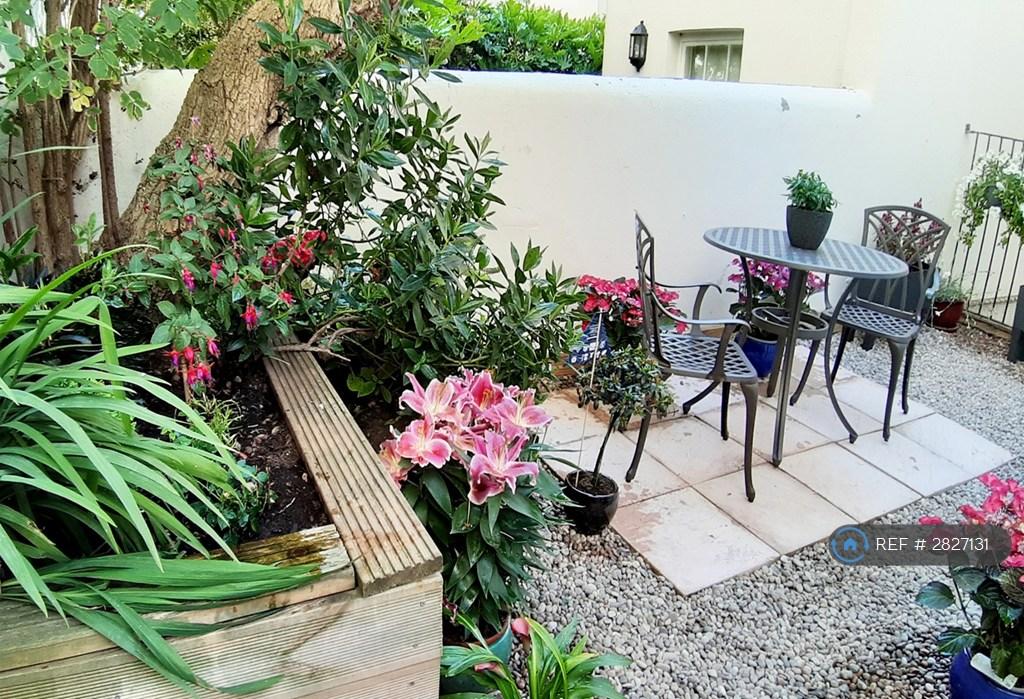Garden Patio - Seating For 7